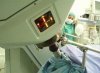 Acelerador lineal móvil para radioterapia intraoperatoria- FUENTE FOTO EL PAIS.COM : Radioterapia en plena operación-Irradiar el tumor durante la intervención da más precisión y calidad de vida